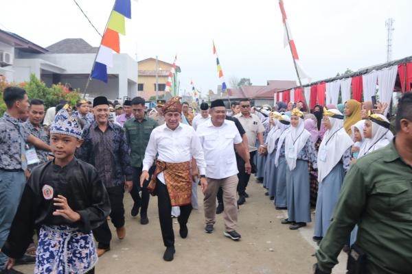 Gubenur Edy Rahmayadi Minta Siswa Al Hikmah Terus Belajar untuk Kesuksesan Masa Depan